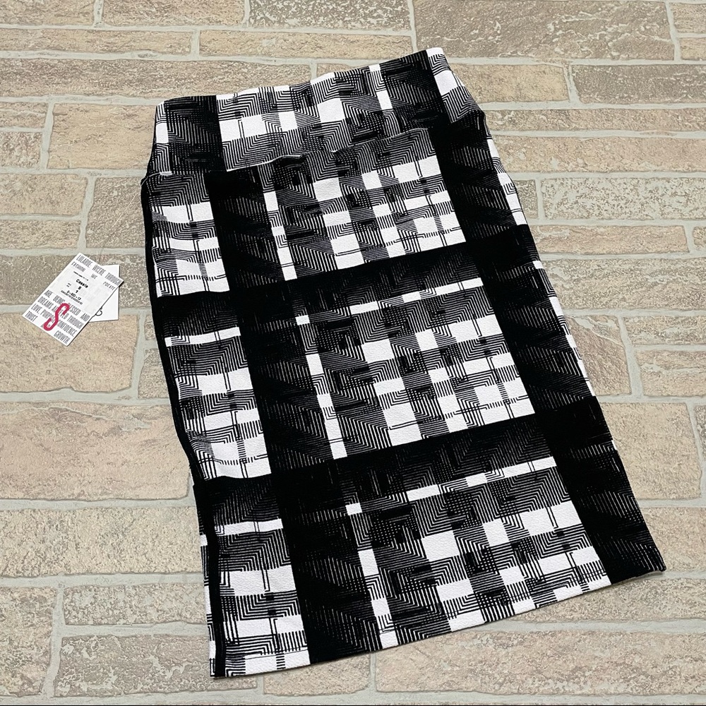 LuLaRoe black and white Cassie pencil skirt small NWT